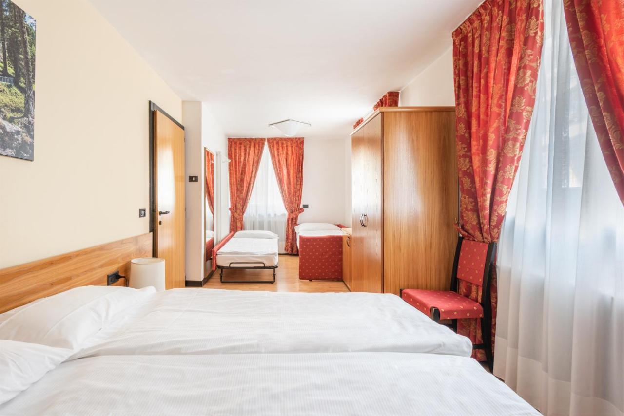 Hotel Alpina Madonna di Campiglio Exterior photo