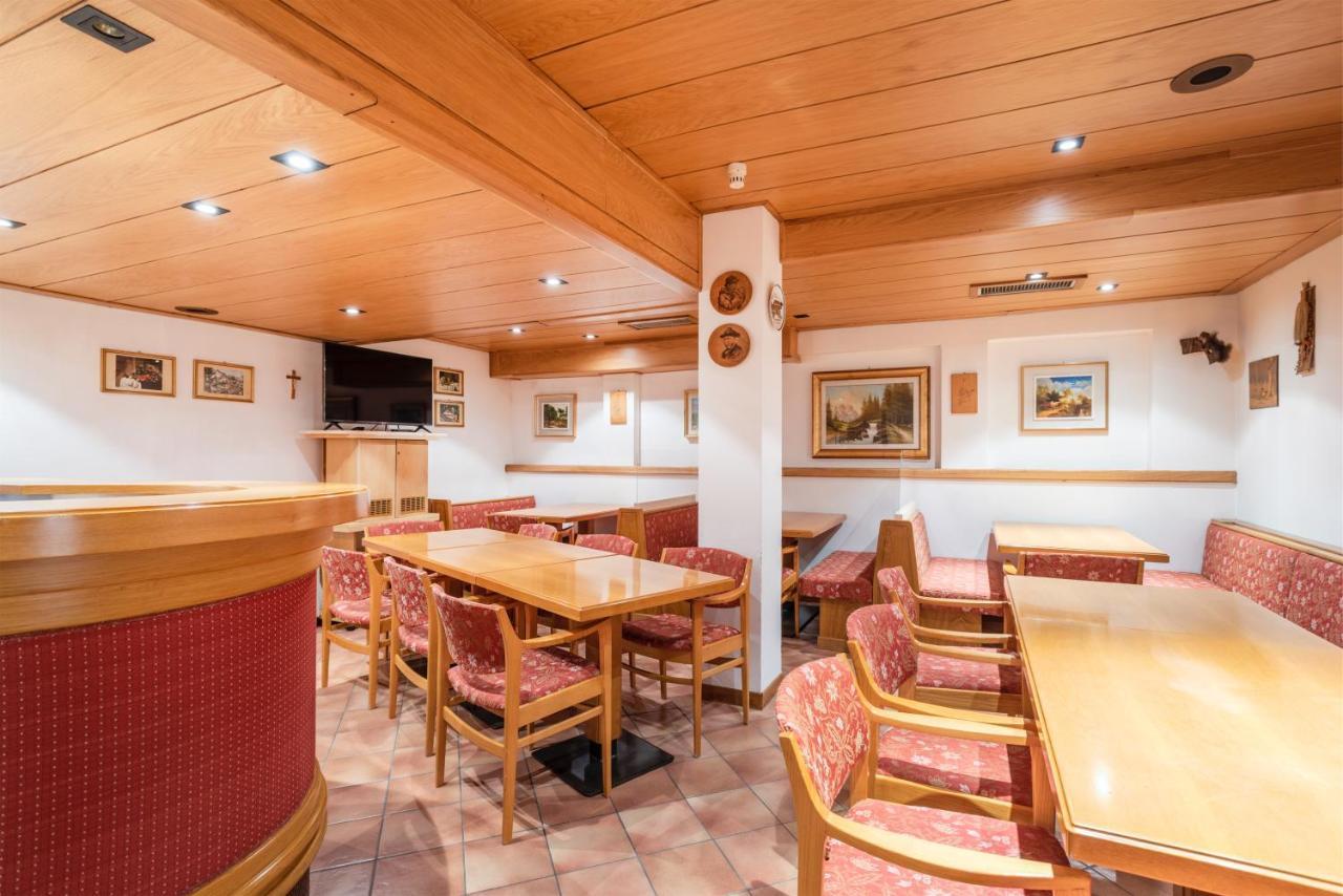 Hotel Alpina Madonna di Campiglio Exterior photo