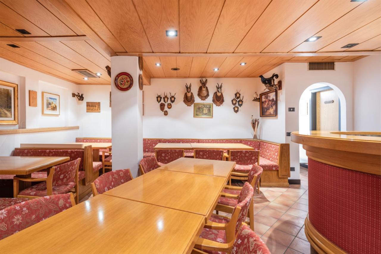 Hotel Alpina Madonna di Campiglio Exterior photo